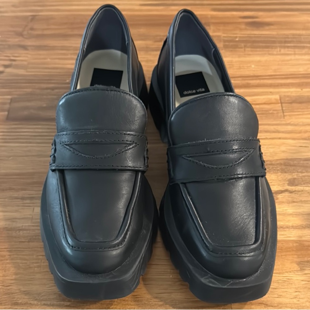 Women’s Black Leather Loafers perfect condition!